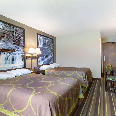 Super 8 By Wyndham Weston Wv Hotel Bagian luar foto