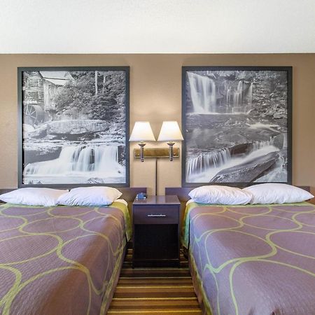 Super 8 By Wyndham Weston Wv Hotel Bagian luar foto