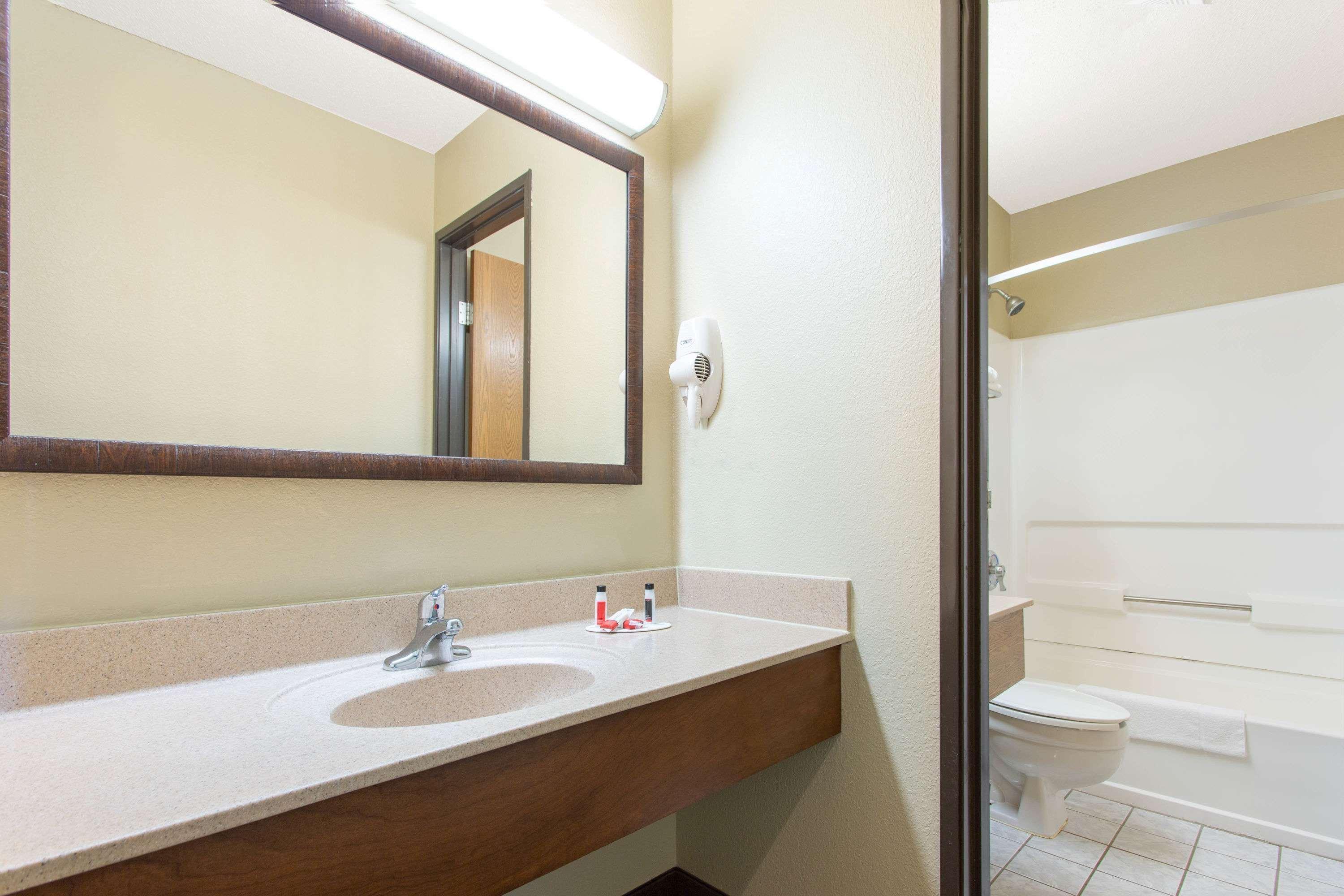 Super 8 By Wyndham Weston Wv Hotel Bagian luar foto