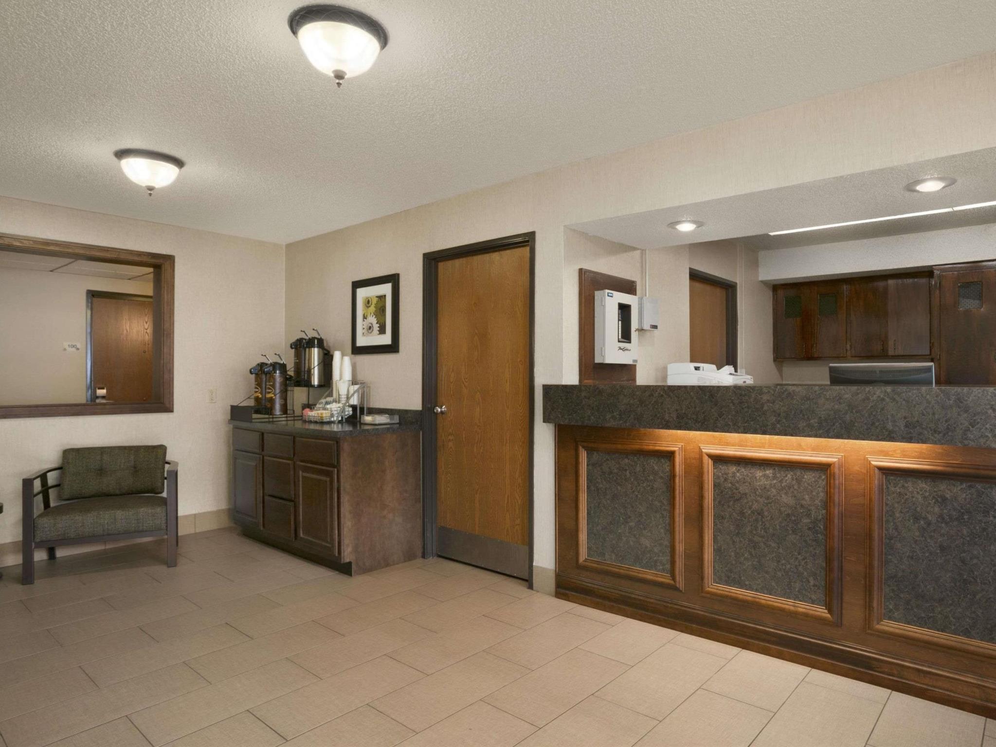 Super 8 By Wyndham Weston Wv Hotel Bagian luar foto