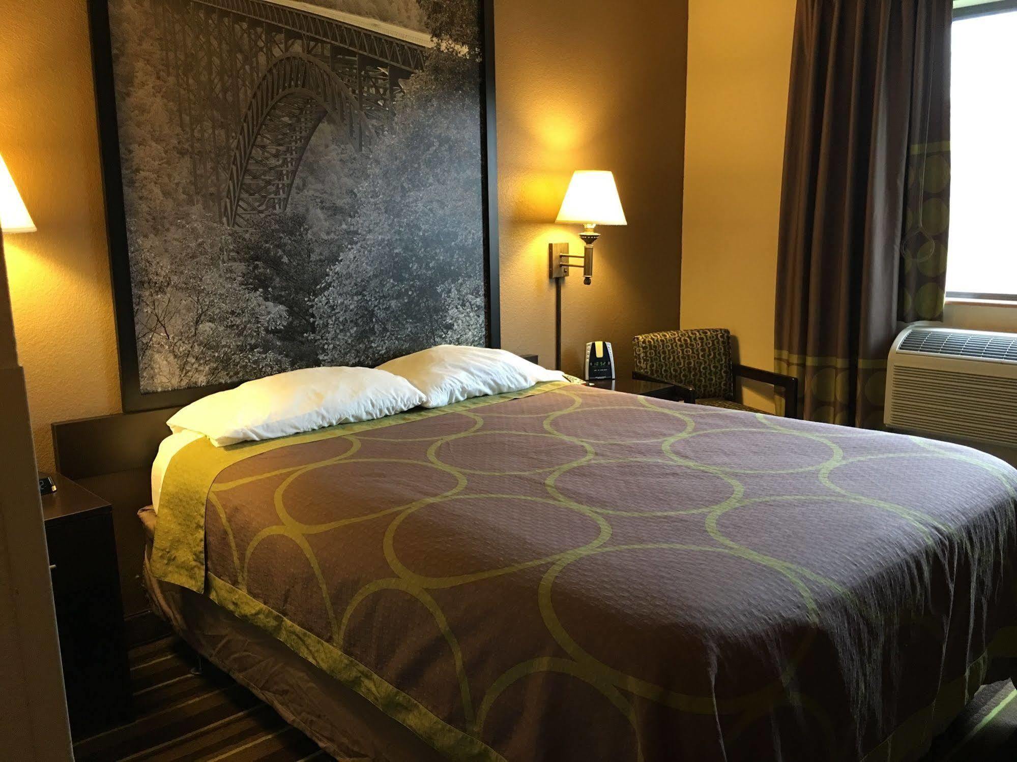 Super 8 By Wyndham Weston Wv Hotel Bagian luar foto