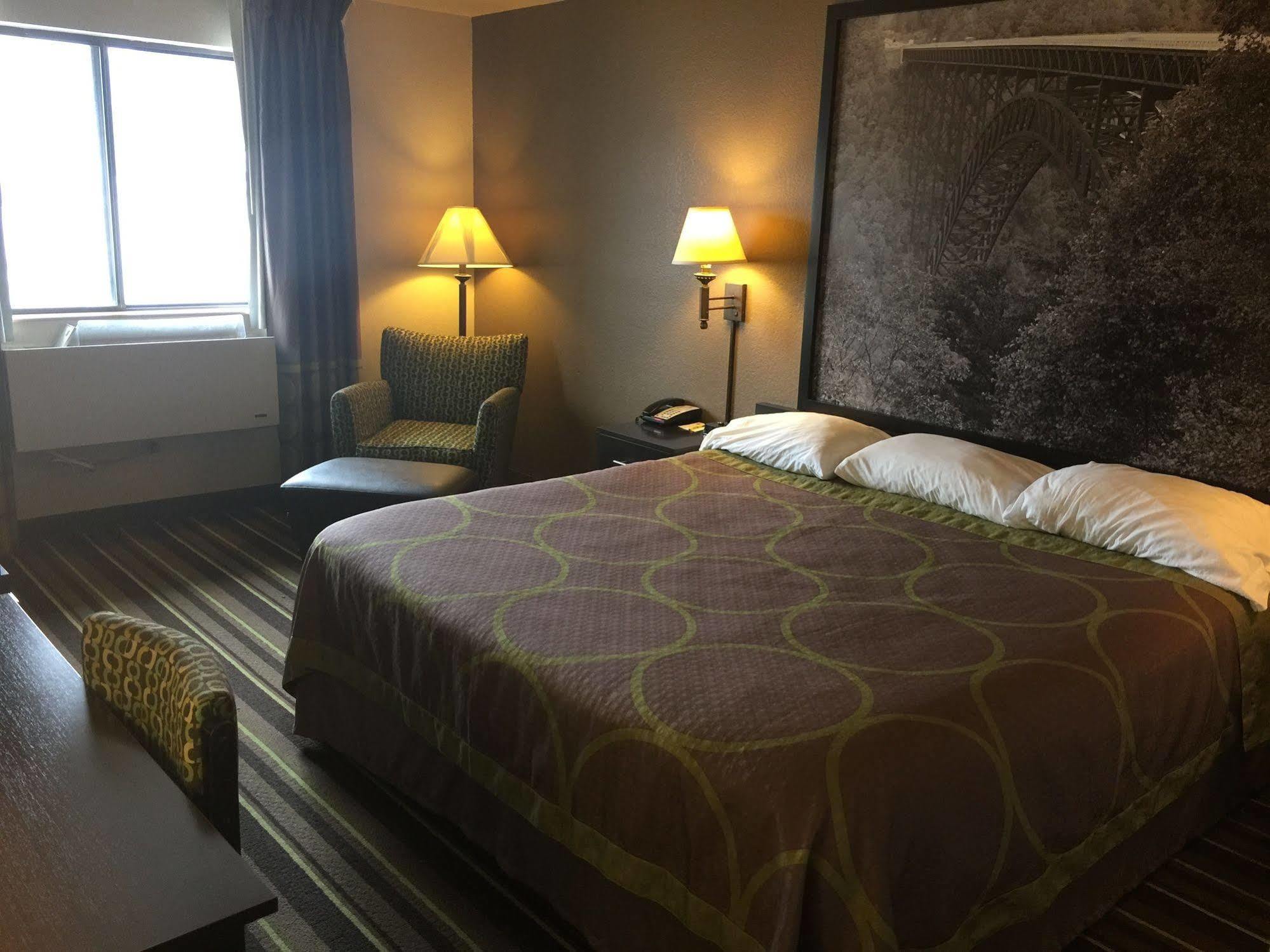 Super 8 By Wyndham Weston Wv Hotel Bagian luar foto